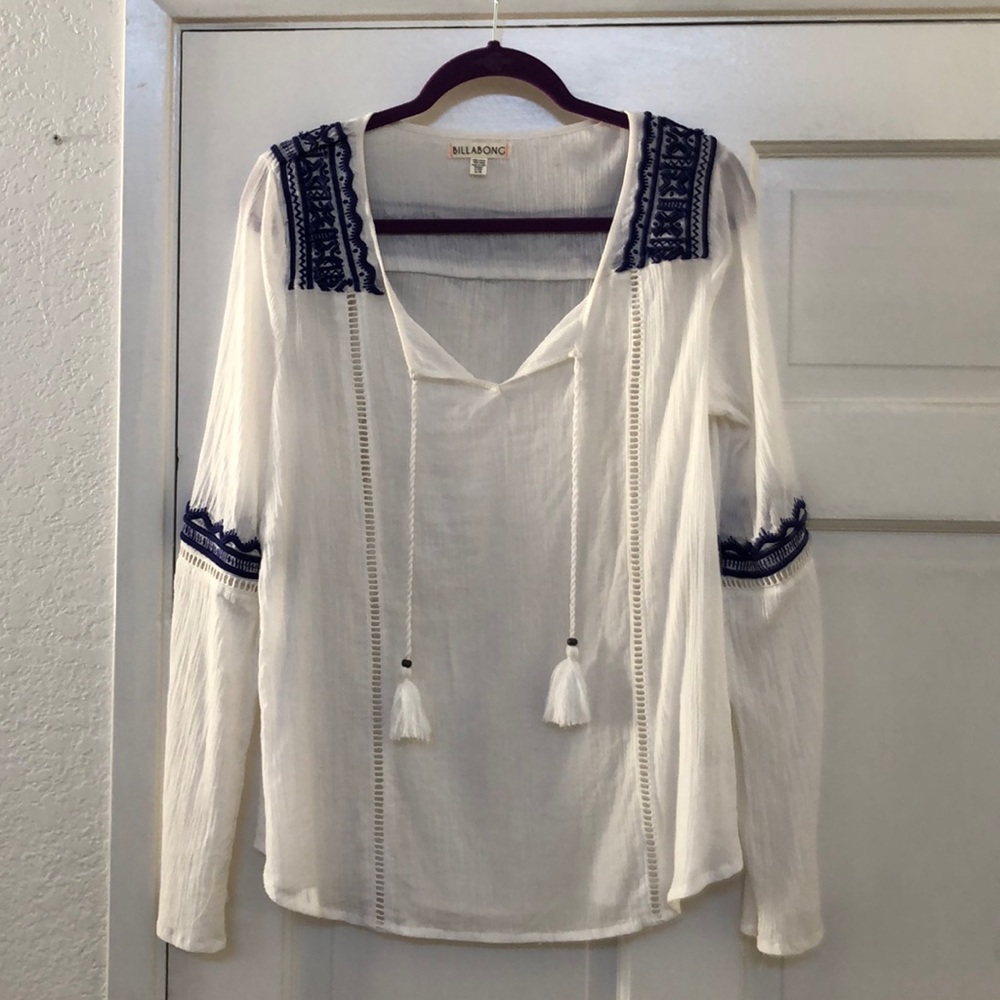 Billabong pullover embroidered blouse